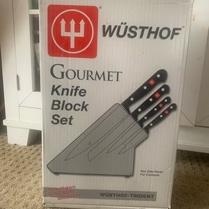 Wusthof gourmet six piece knife set and block. Never used.